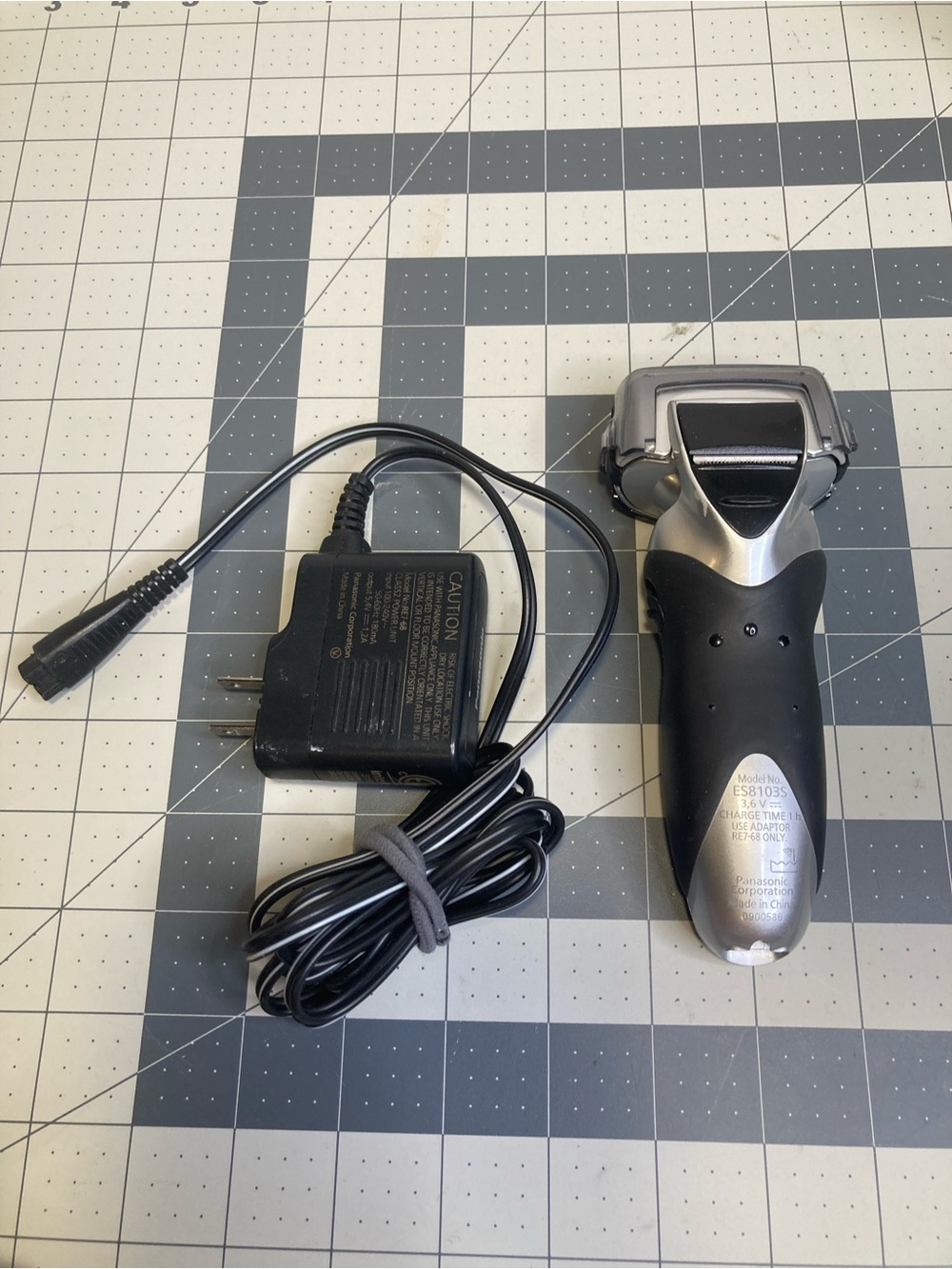 Panasonic Gray ES8103S Men’s Wet/Dry Portable Electric Razor With Charger Works